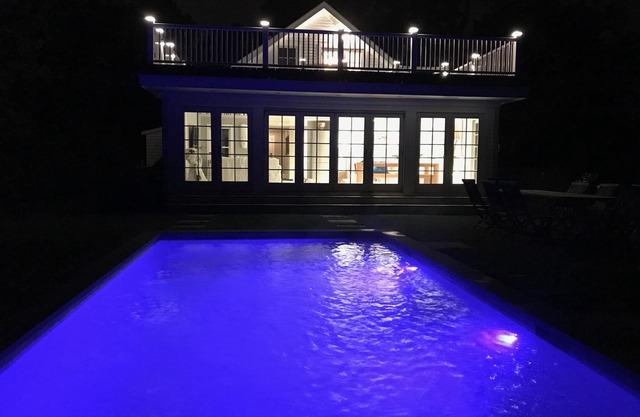 Heated pool/5 min walk to Beach/Beautiful Sag Harbor Village/Restaurant/Museum