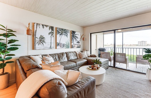 Heated Pool Access: Bayfront Isla Del Sol Condo