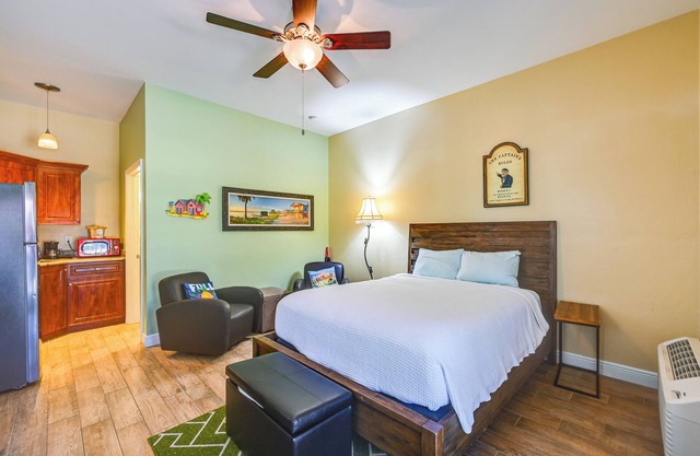 Heated Pool Access: Everglades Resort Retreat!