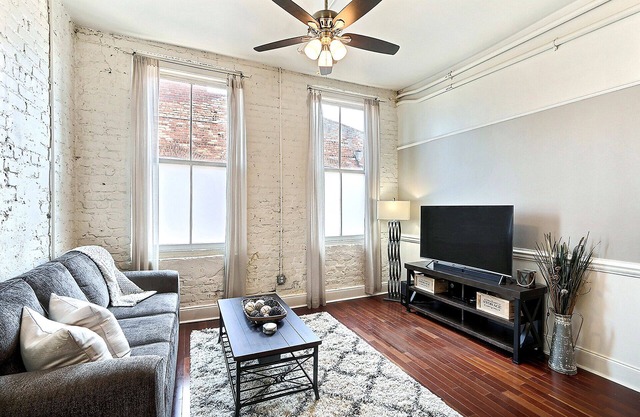 Heated Pool, Broughton Street Rental