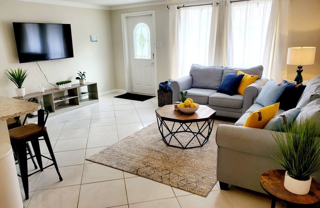 Heated pool, freshly renovated vacation getaway home