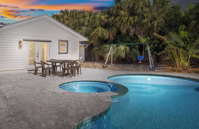 Heated Pool & Hot Tub - Dog Friendly Private Beach - EV Charger - East of A1A
