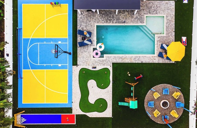 Heated Pool, Pickleball, Sports court 5min DT