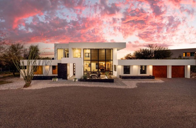 Heated Pool/Spa/4 BR/3.5 BA/Mountain Views