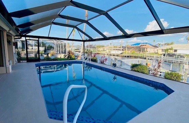 Heated Pool/Waterfront/Canal/Dock/Gulf Access, Private Sunny Home