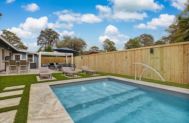 Heated Private Pool - Bring your Kayak