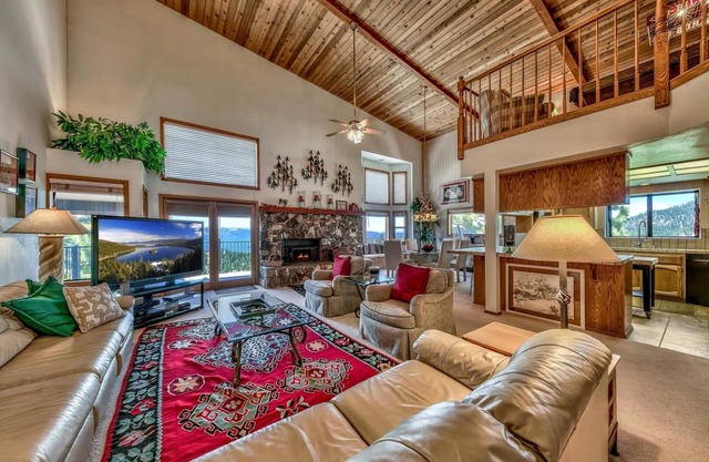 Heavenly Tahoe Luxury Condo- Panoramic lake views, skiing and nightlife.