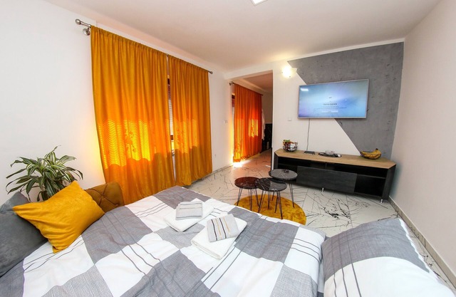 Hedonist Spa Apartment - Apartment with Jacuzzi