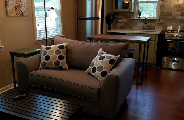 Heights best location in town! Charming Houston Heights Guest House Apartment.