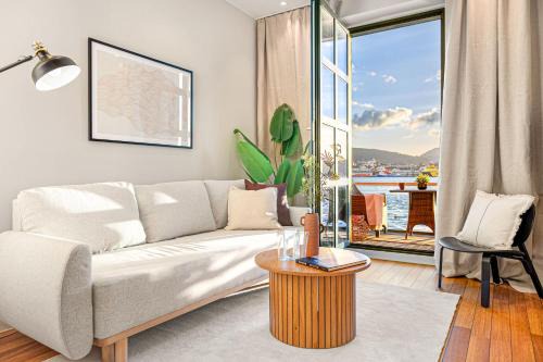 Heimby Homes - Seaside Balcony Stay