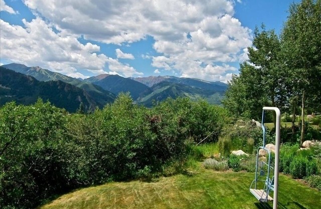 Heirloom Aspen: Luxury Private Home With Jawdropping Unobstructed Views of Aspen