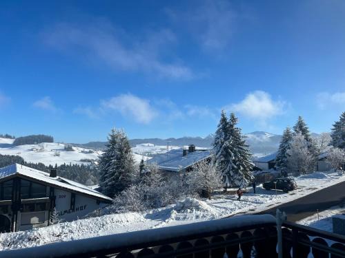 Helle Wohnung mit großem Balkon