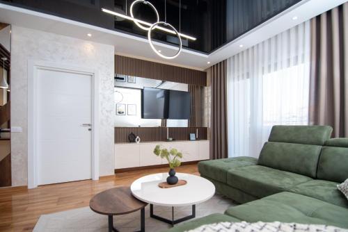 Hemingway LUX
