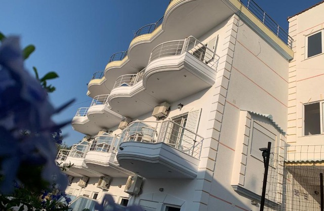 Henardi Apartments