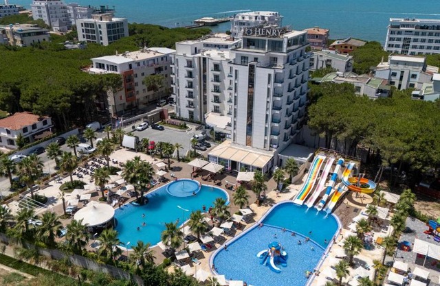Henry Resort & Spa