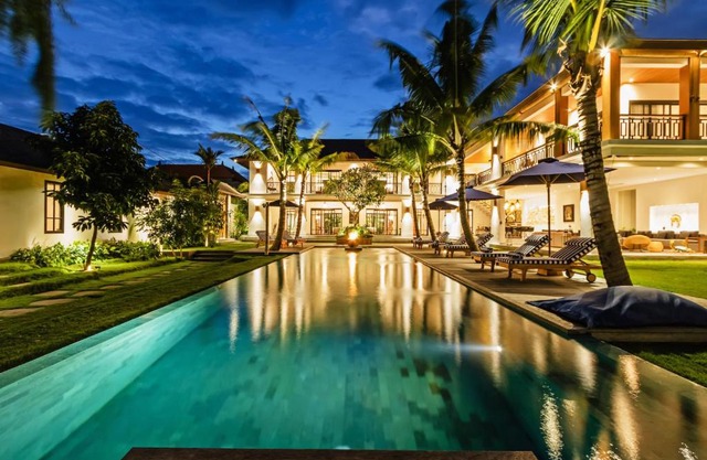 Heritage Villa, Ultimate 6 bed, 20 meter pool 700 metre from beach