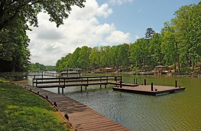 Heron’s Landing – Fire-pit, kayaks, & paddle board