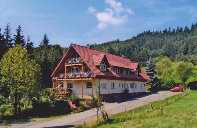 Herrlich an Wald u. Wiesenrand,ruhige Lage. Erdgeschoss, Terrasse ,fam. mit Kind