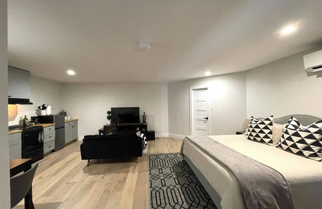 Hestia: Modern Private Guest Studio Separate Entry