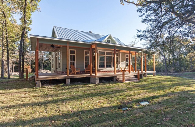 Heth House - Modern Victorian cottage in the woods