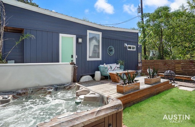 HGTV Featured Tiny Home w Hot Tub Near East 6th St