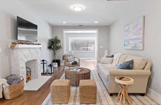 Hibiscus Housen2/2 walking distance to the beach and Lake Ave