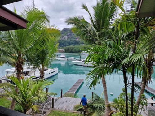 Hibiscus Suite by Simply-Seychelles