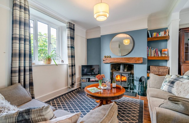 Hidden Cottage - Two Bedroom House, Sleeps 4