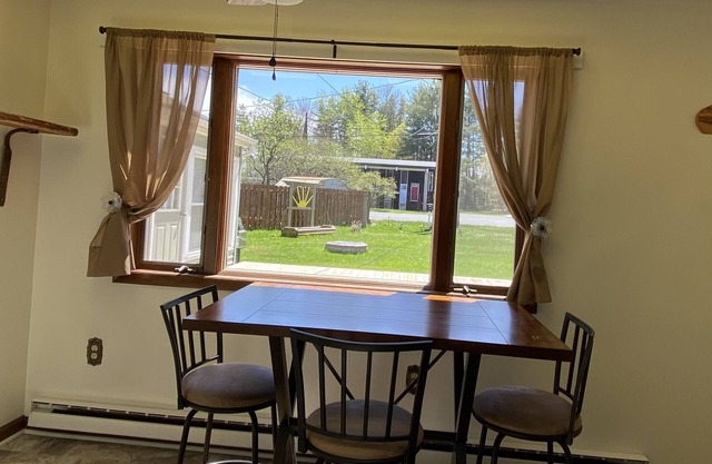 Hidden gem, 2BR-2 Living, quiet neighborhood