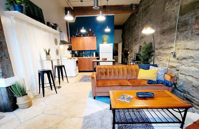 Hidden~GEM|Downtown|EntireStudio|FREE PARKING-PET FRIENDLY