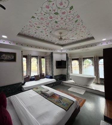 Hide-In Udaipur - A Lake View Boutique Hotel