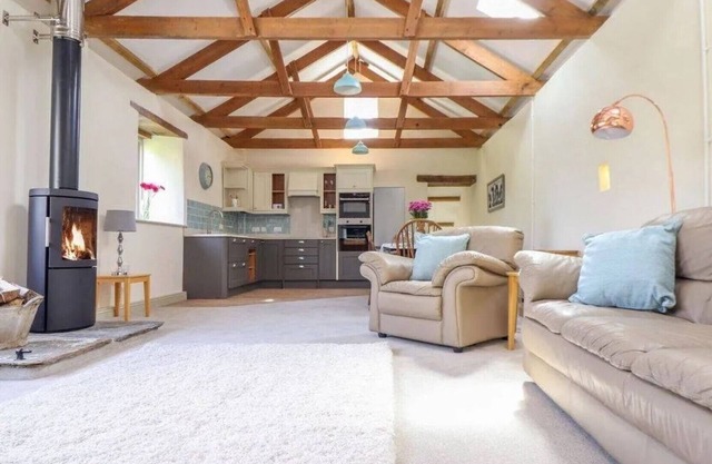 Hideaway Barn - Two Bedroom Cottage, Sleeps 4