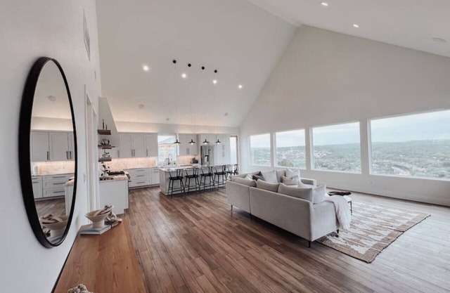 Hideaway Hill Country · Luxury Home with Stunning Views and Hot Tub