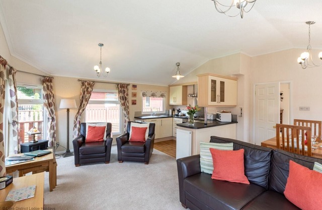 HIDEAWAY LODGE, pet friendly in Windermere