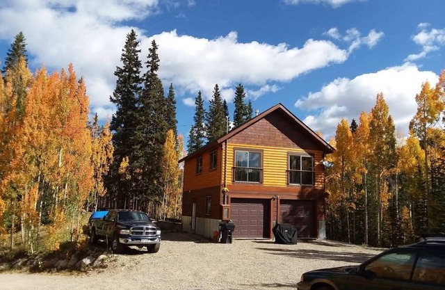 High-alpine private retreat 2-bedroom house in cozy Alma, close to Breckenridge