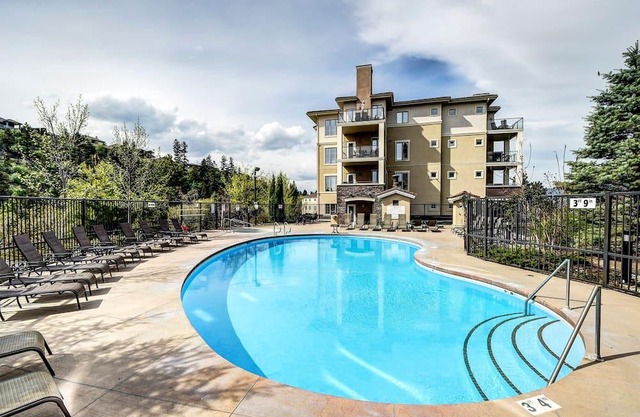 High End Family Condo with Pool/Golfing/Gym