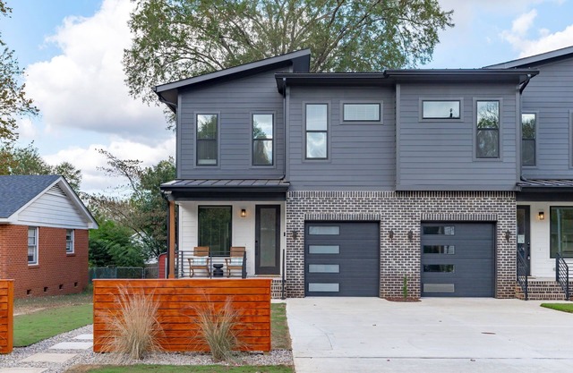 High End Living Fenced Yard King Main 2 Dogs OK