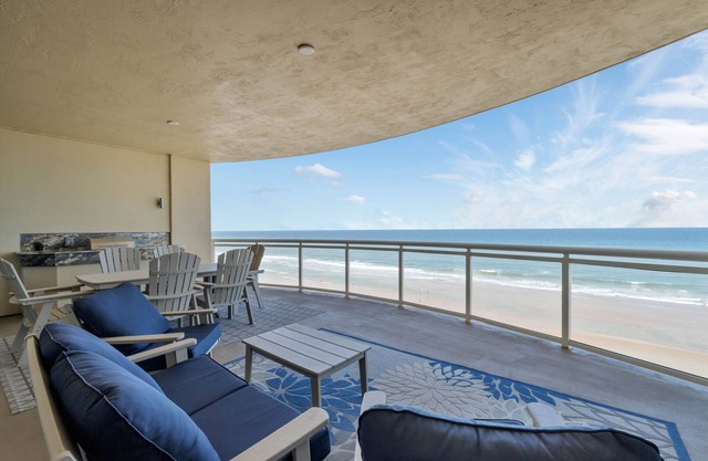 High End Lux Condo With Oceanfront Massive Balcony