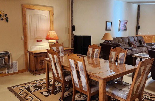"High End Luxury Cabin", Forest Access, Spacious, Views, Elevation, Sparkling