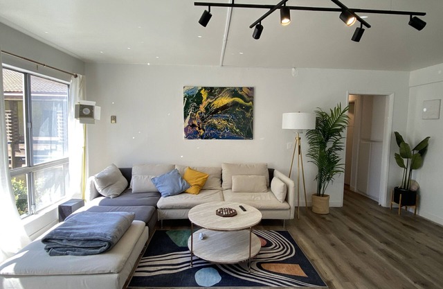High-end remodeled 2-bed/2 bath condo with pool
