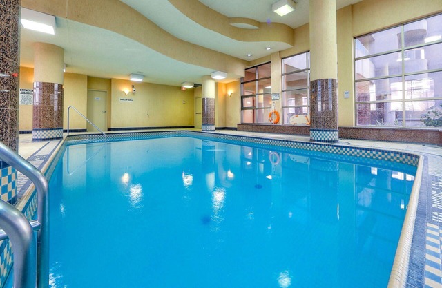 High Floor Bay Street 1 Bedroom 1 Bathroom CITY VIEW condo (Sleeps 4) w. Balcony