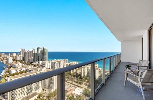 High Floor with Stunning Views | Amazing Pools