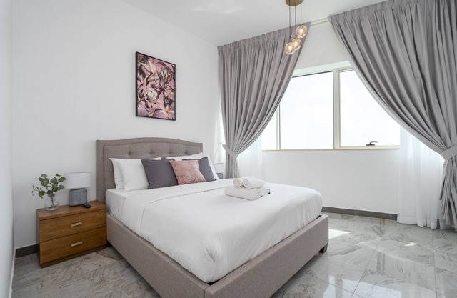 High Rise 4Bed Apt | Dubai Marina Near JBR | Pool
