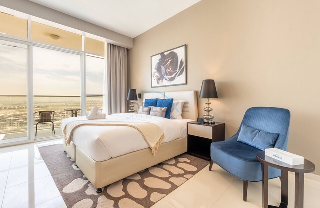 High-Rise Studio Near the Golf Club and Mall with a Community View, Dubailand