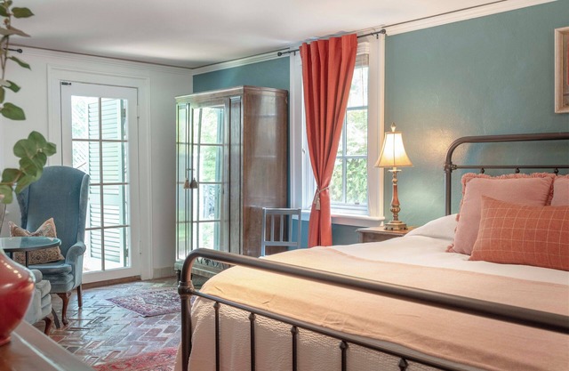 High Street Inn Altamont Room | 1 Bed, 1 Bath