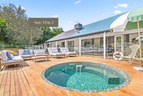 Highbury's Peaceful Retreat with gas heated plunge pool