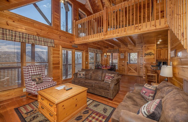 HIGHLAND RIDGE CABIN Mountain Views! Clean 5 star, Game Room, Hot Tub DOLLYWOOD