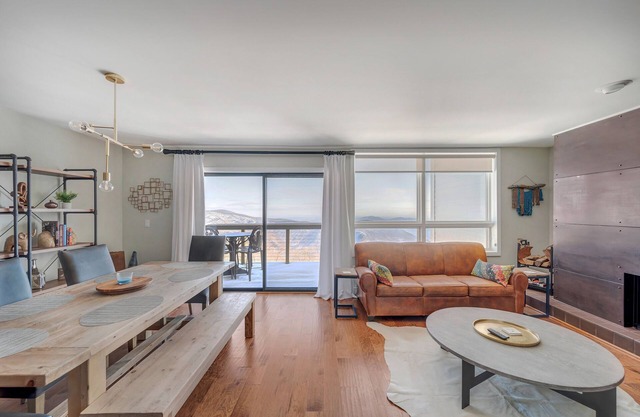 Highlands Condo LOTS OF DETAILED INFO LISTED☺️ Views for days!