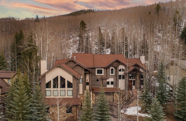 Highline by AvantStay | Breathtaking Mountain Home w/Hot Tub & Views