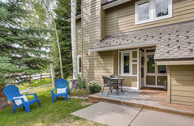 Hike, Ski & Golf: Fully Renovated Edwards Townhome